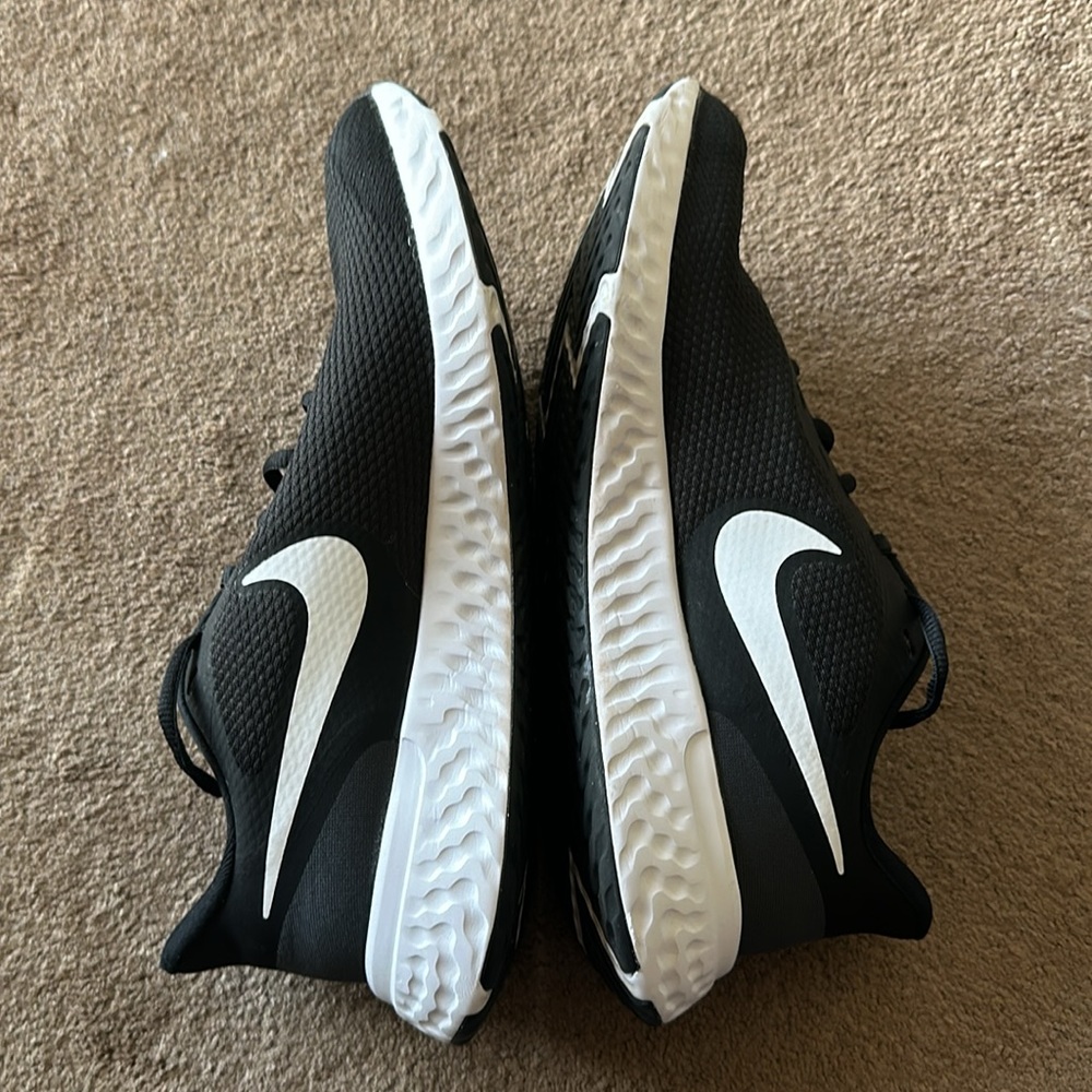 Nike Revolution Running Shoes - Picture 3 of 5
